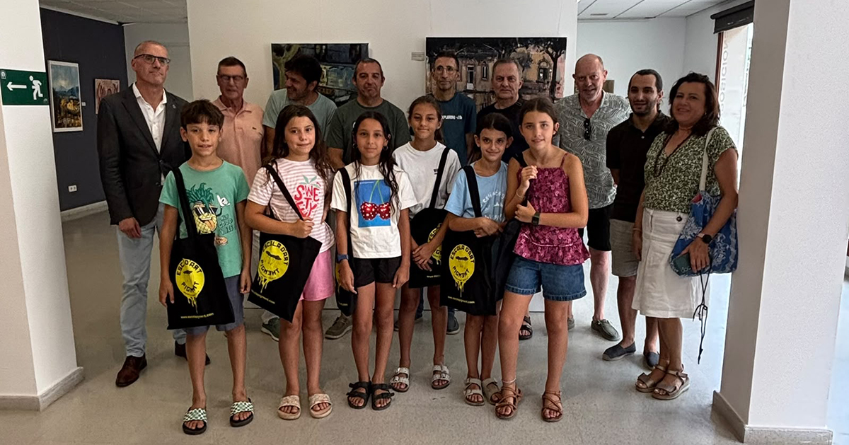 &Egrave;xit de participaci&oacute; a la XX Nit Bruixa, el concurs de pintura r&agrave;pida d'Arenys de Munt 